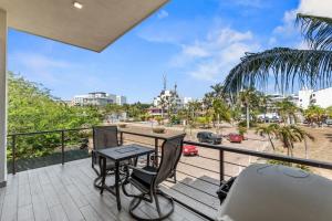 Marina view and 3 min from beach