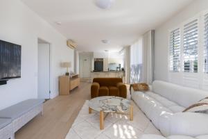 Bulimba Bliss Elegant, Airy & Scenic Getaway