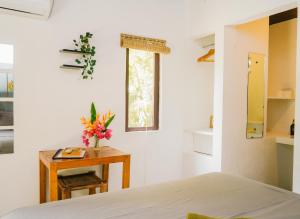 Yay Lodge SIARGAO, private room 1 with AC & hot shower and fast Starlink Wifi