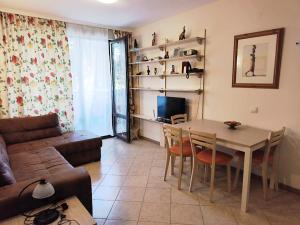 Royal Sun - Vaio - 1BR Apt with Balcony