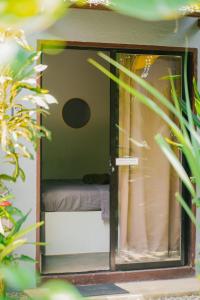 Yay Lodge SIARGAO, private room 1 with AC & hot shower and fast Starlink Wifi