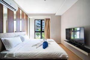 Surin Beach Serviced 3 Bedroom Sea View Apart-ment Comprehensive Facilities Resort Pool Gym Guest Choice