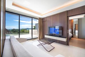 Surin Beach Serviced 3 Bedroom Sea View Apart-ment Comprehensive Facilities Resort Pool Gym Guest Choice