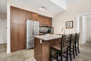 Modern 4BR unit Lake Views