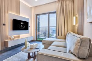 STAY BY LATINEM Luxury 1BR Holiday Home CA 0906 Near Burj Khalifa - 4hvězdičkové hotely ve městě Dubaj