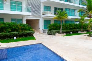 The Beaches-Beachfront Retreat