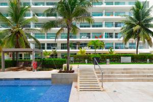 The Beaches-Beachfront Retreat