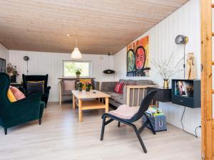 10 person holiday home in Glesborg-By Traum