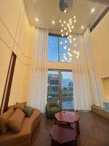 Regal Victoria Villa BT9-09