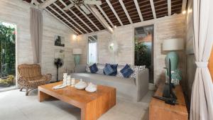 Villa Little Mannao by Villa Finder