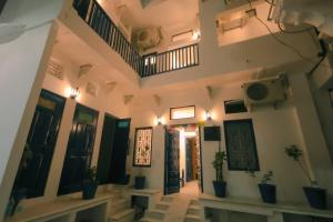 White Poppy Lake Side Hostel