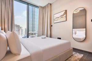 STAY BY LATINEM Luxury 1BR Holiday Home CA 1506 Near Burj Khalifa