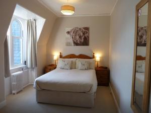 Camus House, Lochside Guest House