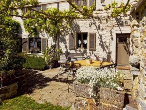 Charming cottage in a farm with views