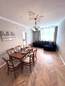 Sea Siren 2BD Apartment near Sea Garden by ApartMAX