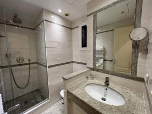 Cannes La Croisette - Studio face mer avec chambre cabine et balcon