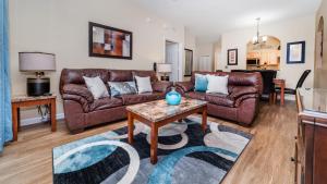 Contemporary 3 Bed 2 Bath Condo- Near Walt Disney World W great amenities