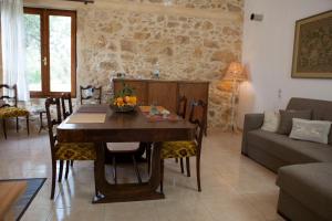 Cretan cottage of 1900 with beautiful olive yard