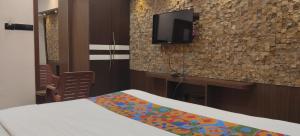 M-Hotel Aman Residency Ops- Quest Mall Near park circus Seven point crossing