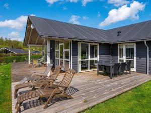 12 person holiday home in Aabenraa-By Traum