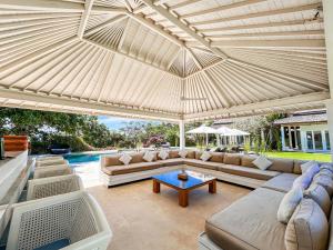 The Backyard Bingin - Private Mansion, overlooking Bingin Beach, with Cook, Ideal for Private Events and Weddings