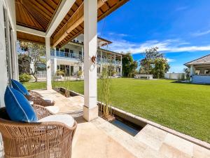 The Backyard Bingin - Private Mansion, overlooking Bingin Beach, with Cook, Ideal for Private Events and Weddings