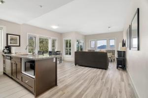 2BR Lakefront Lux Escape!