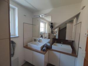 Haus Schatzl Apartments mit Gartenanteil und Bademöglichkeit im Fluss