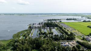 Luxury apartment near the water