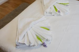 Stylish 3-Bed Lambeth Apartment Moments from Westminster & Brixton