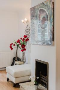 Stylish 3-Bed Lambeth Apartment Moments from Westminster & Brixton