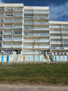 Les pieds presque dans leau