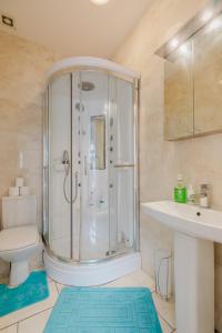 Stylish 3-Bed Lambeth Apartment Moments from Westminster & Brixton