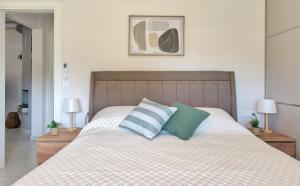 Vanesa Villa Retreat, 3BR with Lush Outdoor Oasis by Villa Mana Gers