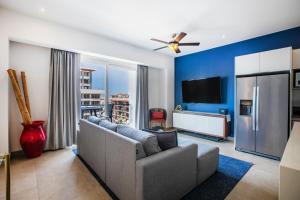 Top floor 1BR with 2 Pools and Gym in Romantic Zone