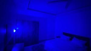 شقة جديدة اربع غرف نوم داخل حدود الحرم ومدخل مستقل