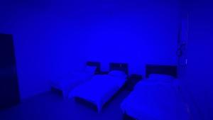 شقة جديدة اربع غرف نوم داخل حدود الحرم ومدخل مستقل