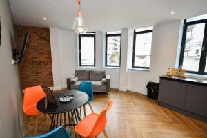 Spacious 2BED Central Manchester Flat w Security