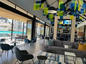 Sunny Apartment in Summerstrand within walking distance of the beach, PE