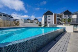 Sunny Apartment in Summerstrand within walking distance of the beach, PE