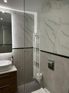 Niarchos Elegant Penthouse