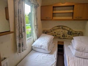 Family-Friendly Woodland Caravan Pool & Bar