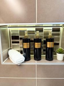 Local-Lux Apartment 3 Rooms - 2 x Free Parking & Balcony