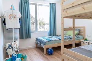 Family House GO TO - Parking & Dog Yard