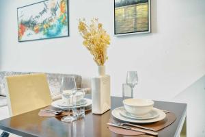 PVH - Refined 1BR in Business Bay - Cour Jardin