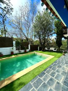 Casa familiar con piscina cerca del mar y montaña