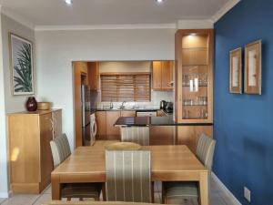 Flat 9, Beachfront 2 Bedroom with Sea View for 4