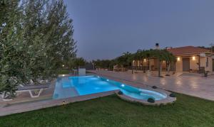 Vanesa Villa Retreat, 3BR with Lush Outdoor Oasis by Villa Mana Gers