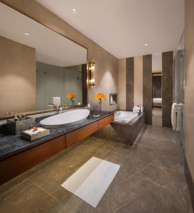 Taj Damdama Lake Resort & Spa, Gurugram