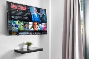 Chinatown Arcadian Apartment - Balcony Views & Private Parking - City Centre 16A